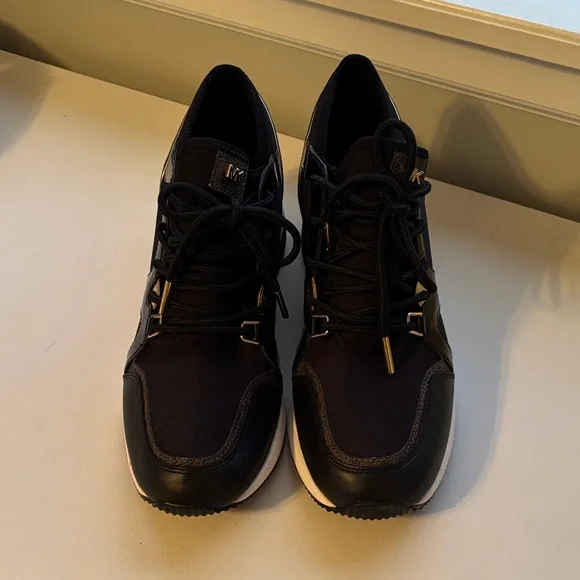 Michael Kors Women’s Black & Gold Liv Logo Mixed- Media Trainer Sneaker size 8.5 - Picture 4 of 9